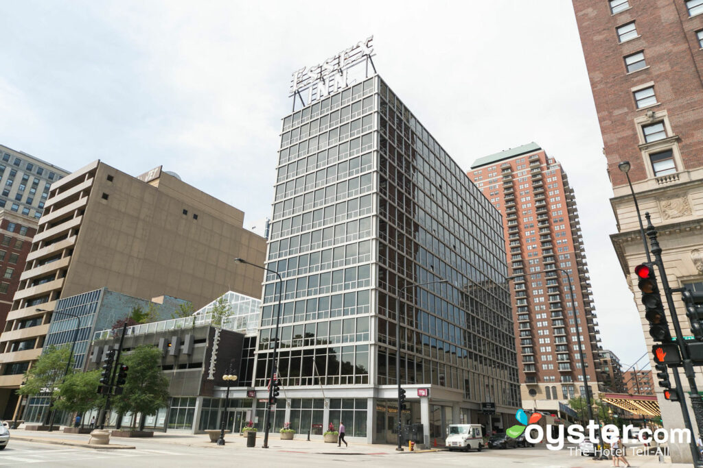 Chicago South Loop Hotel Review: What To REALLY Expect If You Stay