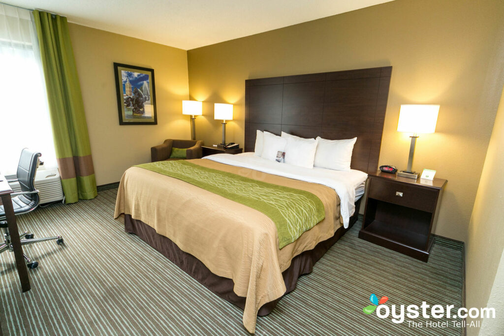 Comfort Inn Suites Near Worlds Of Fun The One King Bed At The