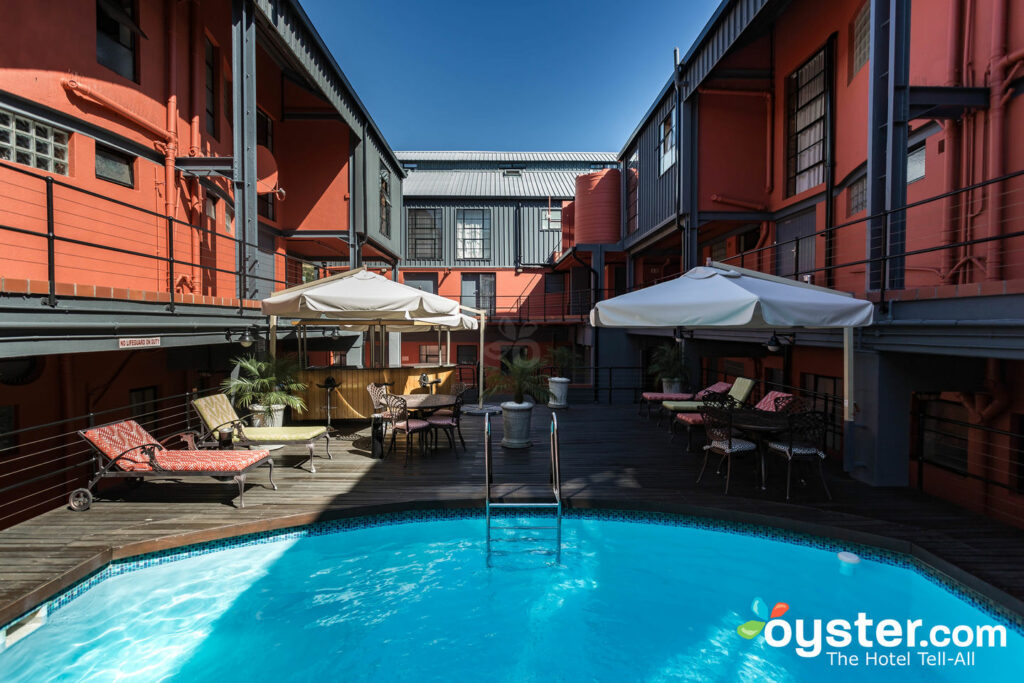 cape-town-lodge-hotel-review-what-to-really-expect-if-you-stay