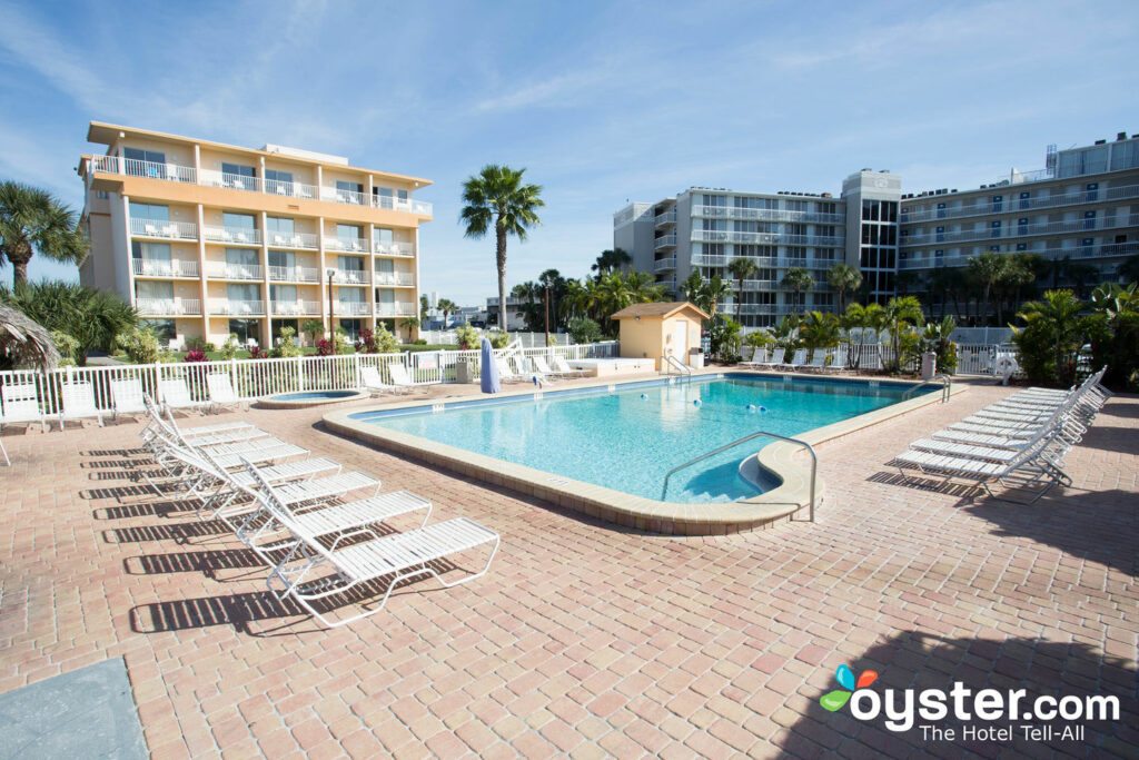 Howard Johnson Resort Hotel By Wyndham St Pete Beach Fl - 