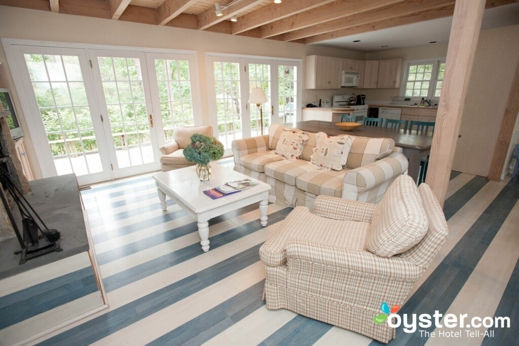 Menemsha Inn And Cottages Master Bedroom At The Forecastle