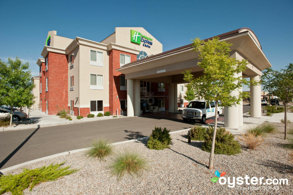 Holiday Inn Express Hotel Suites Albuquerque Airport - 