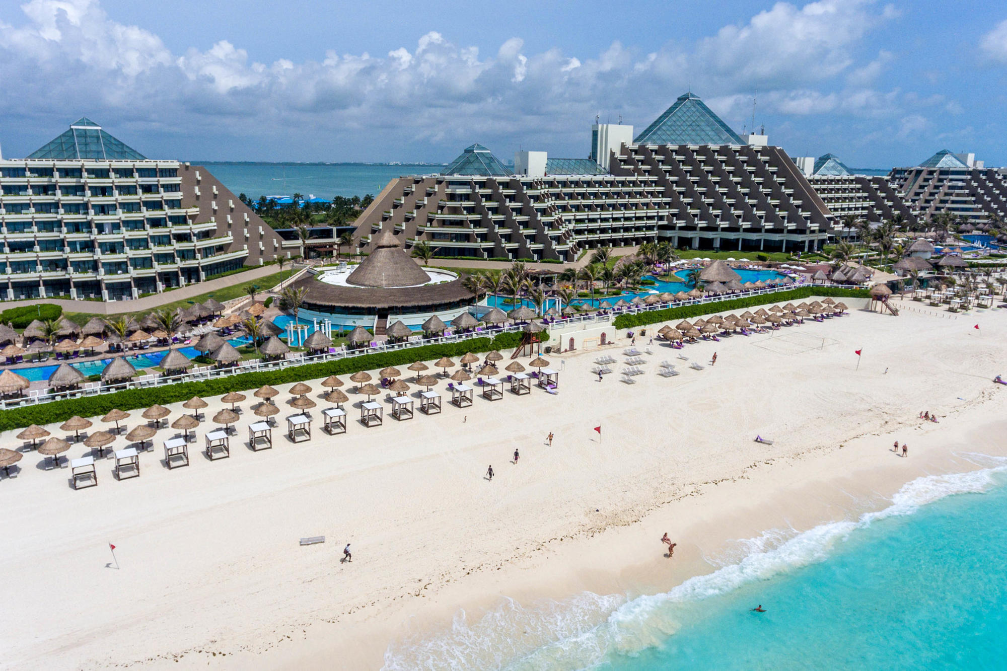 The pool and beach at Paradisus Cancun