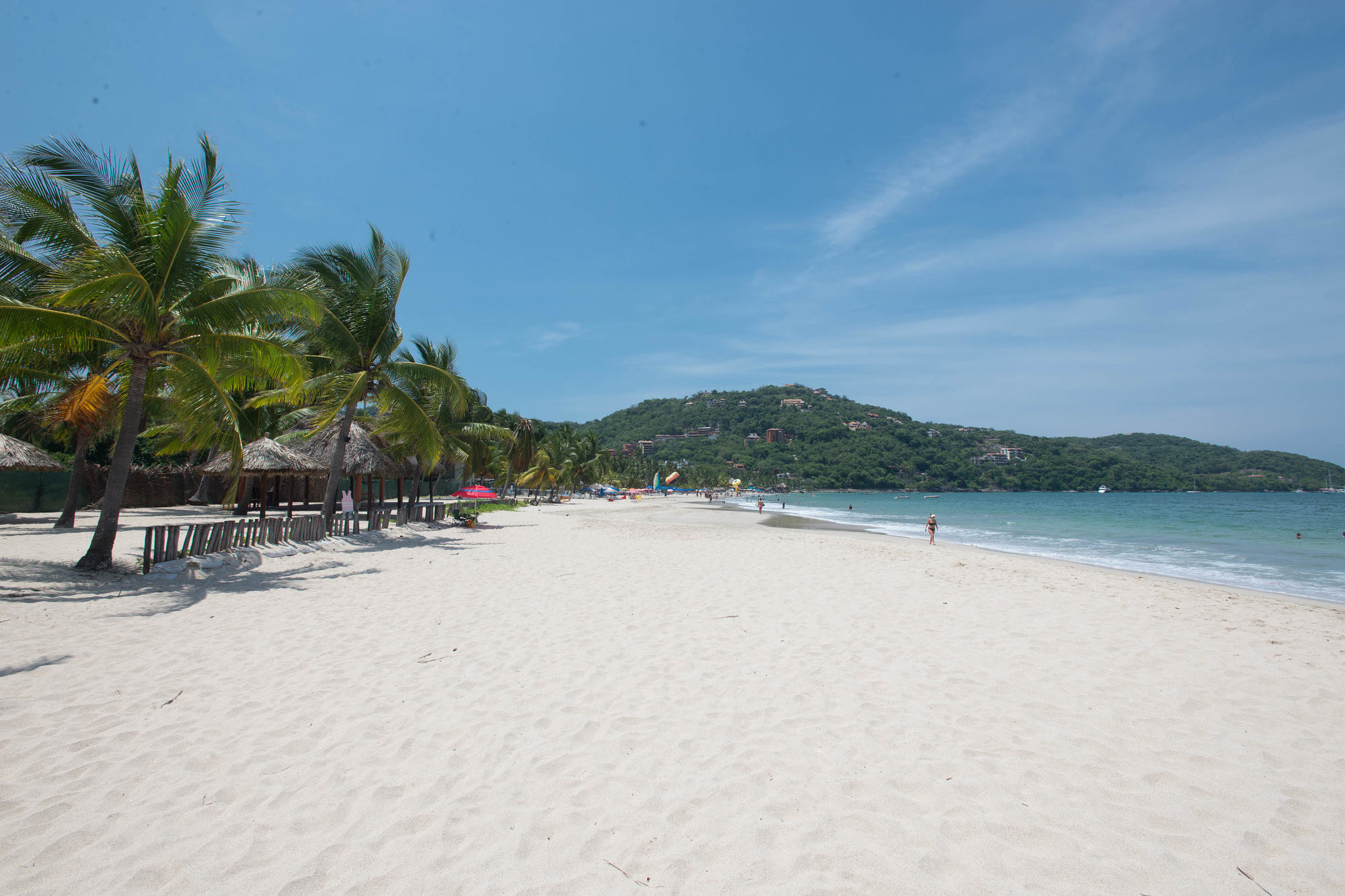 The beach in Zihuantanejo/Oyster