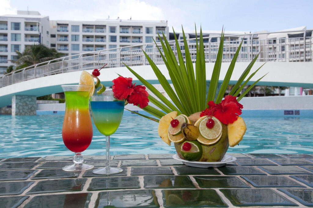 Pool Bar at the Westin Lagunamar Ocean Resort