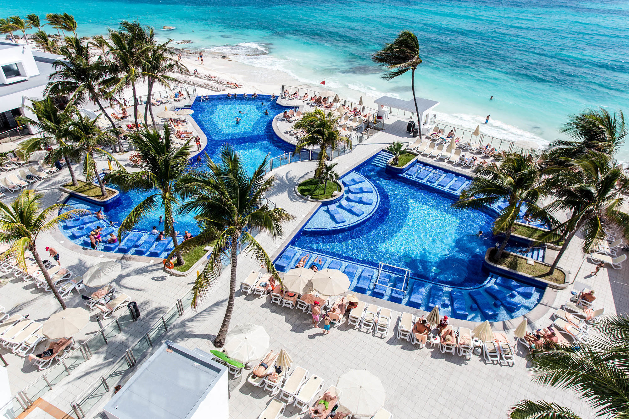 The pool and beach at Hotel Riu Cancun