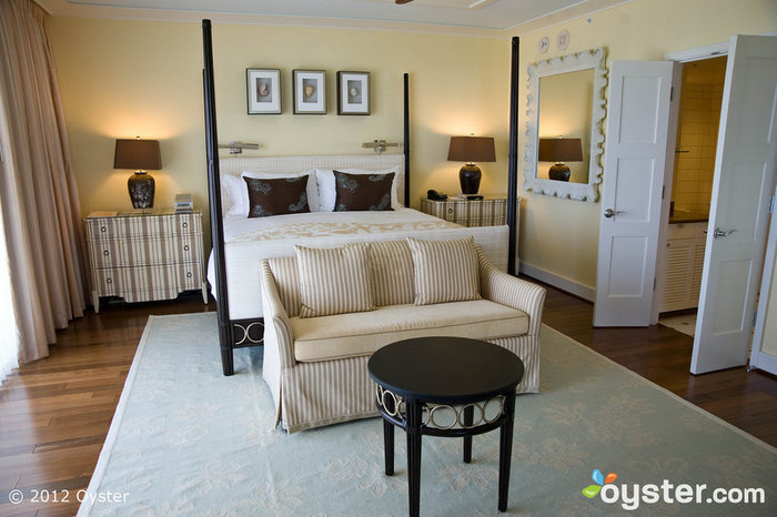 La suite Koko Head en el Kahala Hotel and Resort es una opción popular para los recién casados, pero hay muchas opciones para elegir. Todas las suites cuentan con ventajas gratuitas, como reservas de cabañas de playa.