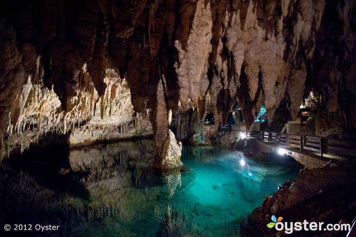 Die Grottenhöhlen im Grotto Bay Beach Resort sind eine einzigartige Erfahrung, die Sie in Ihre Hochzeit oder Flitterwochen integrieren können.