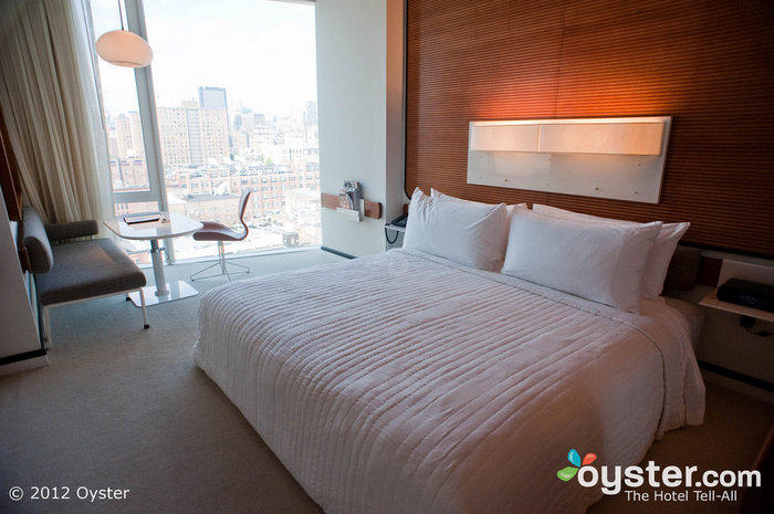 La habitación Standard King emana el diseño compacto y moderno del hotel.