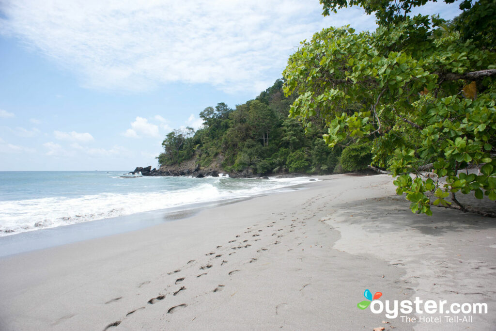 Una spiaggia tranquilla in Costa Rica, considerata una delle località più sicure dell'America Latina