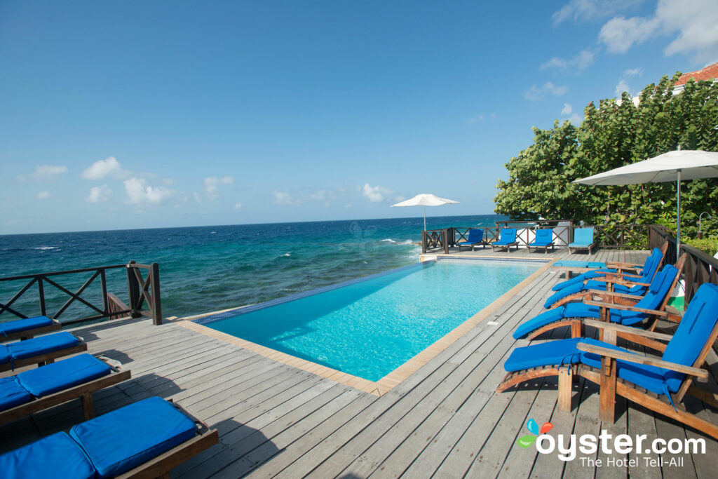 Pool am Meer in der Scuba Lodge & Suites, Curacao / Oyster