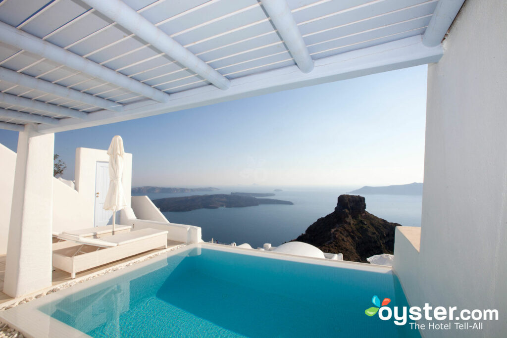 Blick von der Pool Suite im Astra Suites in Santorin, Griechenland