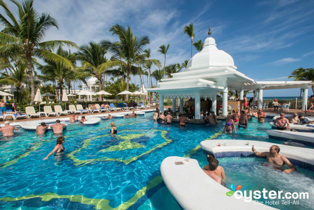 Der Pool im Hotel Riu Palace Punta Cana / Auster