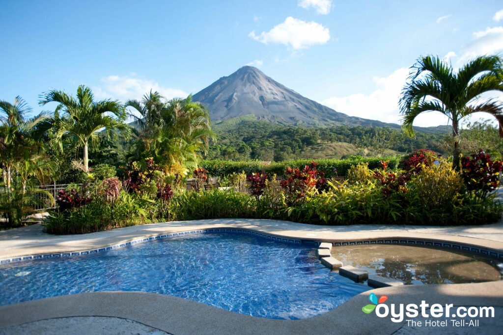 La piscina presso l'Arenal Kioro Suites and Spa, Costa Rica / Oyster