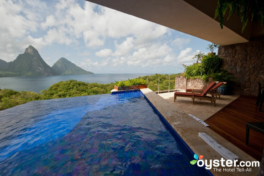 Zicht vanuit de kamer in Jade Mountain Resort