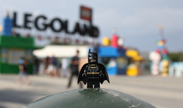 Même Batman sait que LEGOLAND est construit pour le plaisir! Photo par Michael Li, Flickr Creative Commons