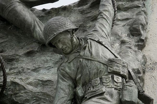 Statua in bronzo in dettaglio al National D-Day Memorial (Foto per gentile concessione di: Wikimedia Commons )
