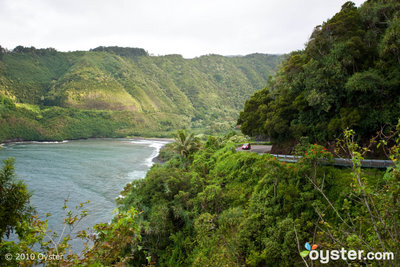 Guidare Hana Highway per sperimentare la lussureggiante costa orientale di Maui
