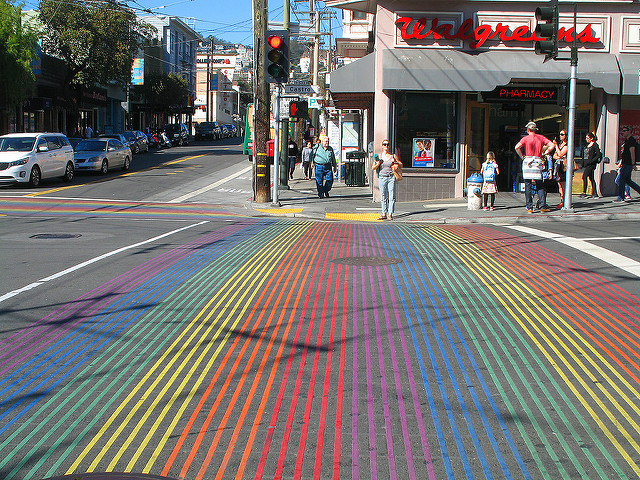 Faixa de travessia de arco-íris no Castro. Allan Ferguson / Flickr