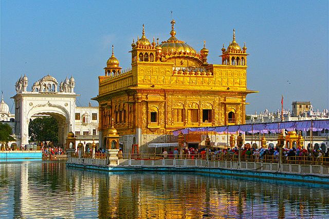 The Golden Temple in Amritsar. Courtesy of Ken Wieland/Wikimedia Commons.