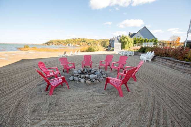 Beach at the Cherry Tree Inn Suites / Oyster