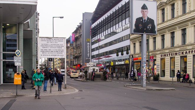 Checkpoint Charlie, Berlin; Ed Webster/Flickr