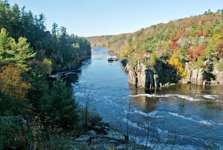 Stunning Fall Foliage Train Rides | Oyster.com