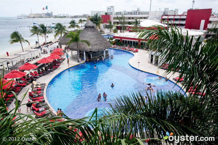 Piscina no Temptation Resort Spa Cancun; Cancun, México