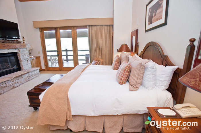 La décoration de la chambre offre une ambiance montagnarde haut de gamme et de nombreuses chambres disposent d'un balcon.Le spa du lodge est de premier ordre et propose de nombreux soins.