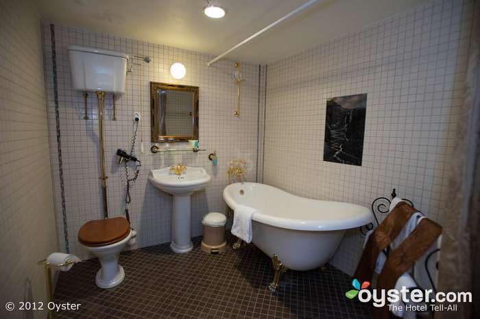 The historic rooms also feature romantic clawfoot bathtubs.