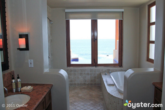Salle de bain dans la suite spa 1 chambre Palapa Spa avec vue sur l'océan