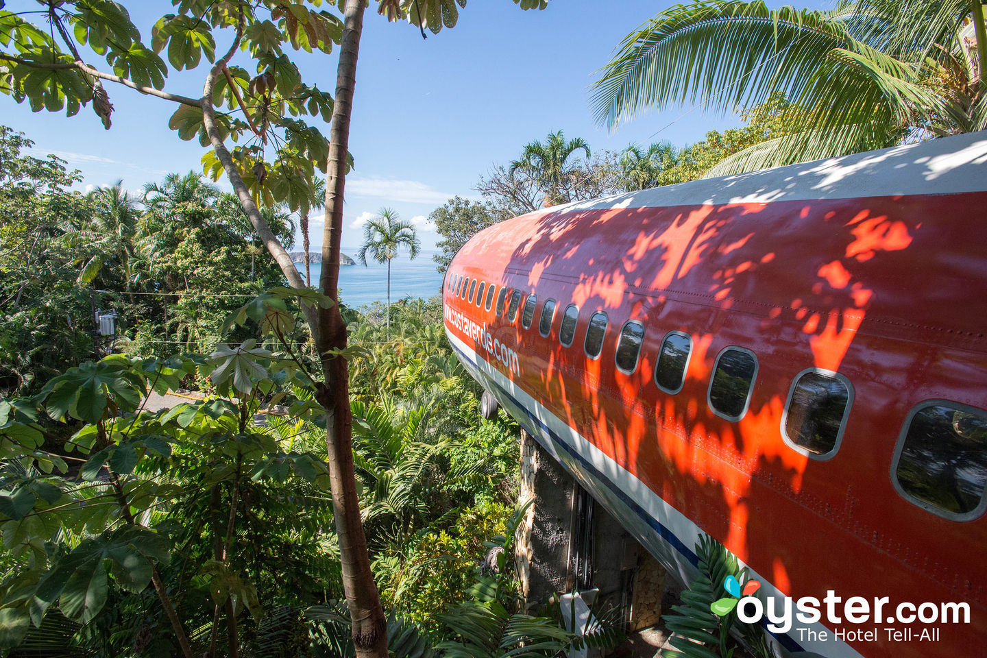 This Airplane Hotel Room in the Jungle Will Blow Your Mind | Oyster.com