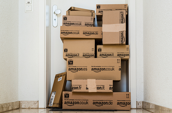 Crédito de la foto: Amazon Boxes a través de Frank Gaertner / Shutterstock