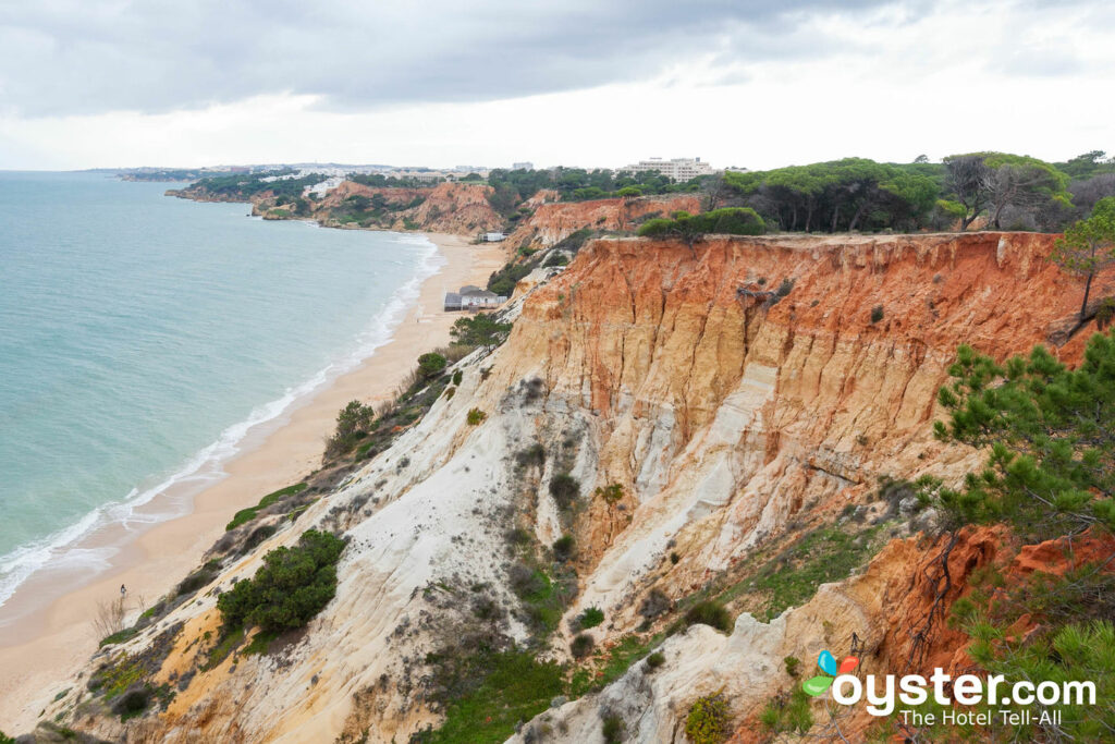 Spiaggia presso il Pine Cliffs Residence, un resort The Luxury Collection, Albufeira / Oyster