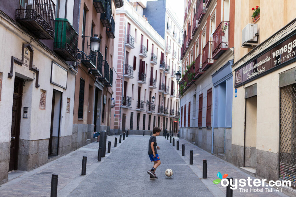 Una de las calles con encanto de Madrid.