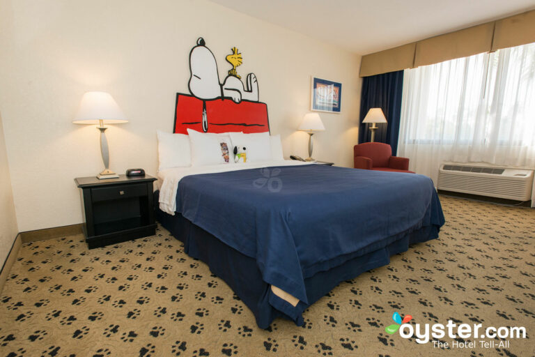 Knott’s Berry Farm Hotel - The Oversized Double Queen Room (Camp Snoopy ...