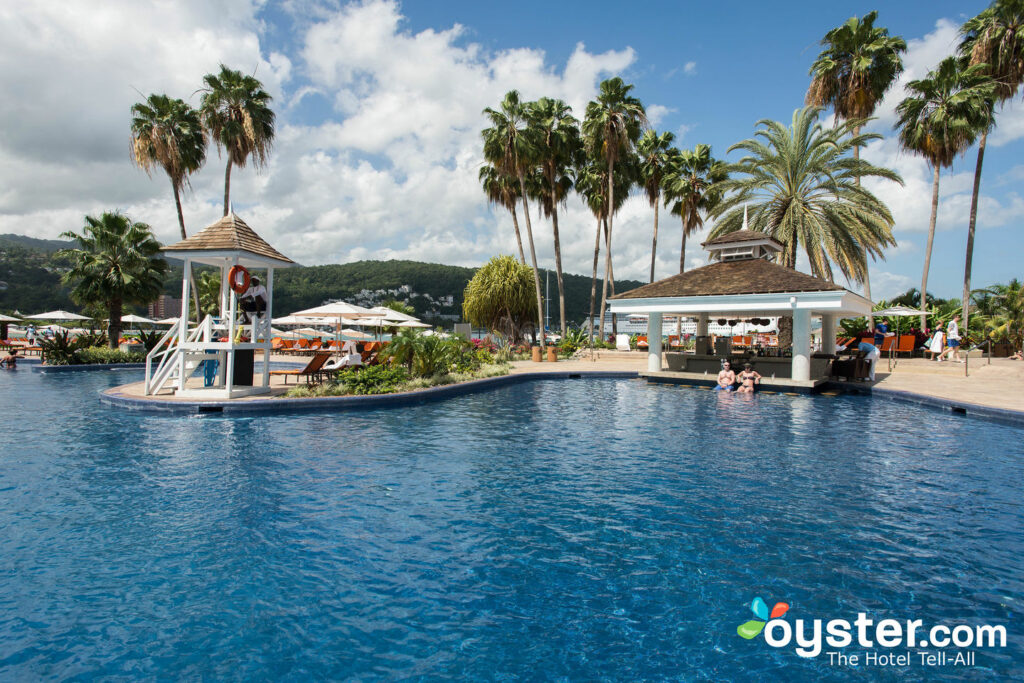 Best Swim-Up Bars at All-Inclusives in the Caribbean | Oyster.com