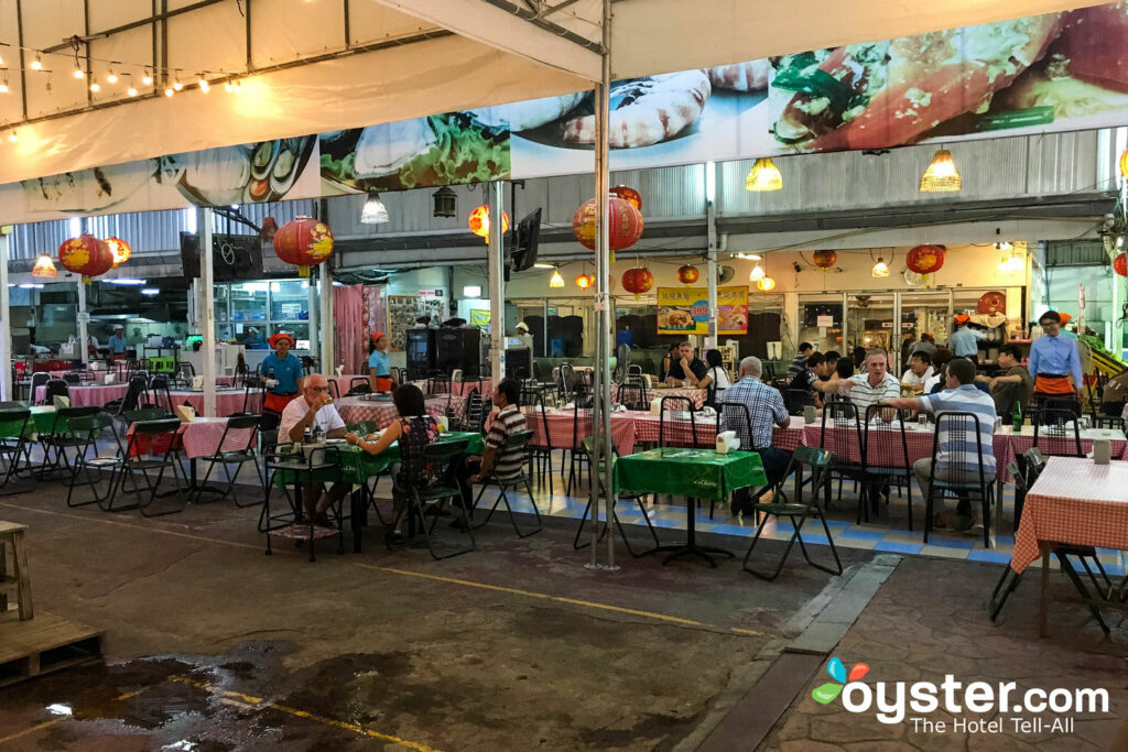 Mercato notturno a Chiang Mai / Oyster