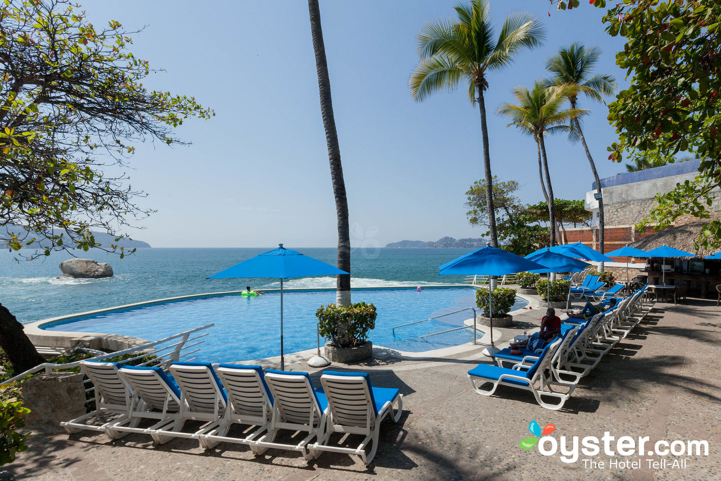 Holiday Inn Resort Acapulco Review: What To REALLY Expect If You Stay