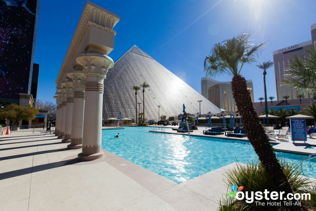 Pool im Luxor Hotel & Casino / Oyster