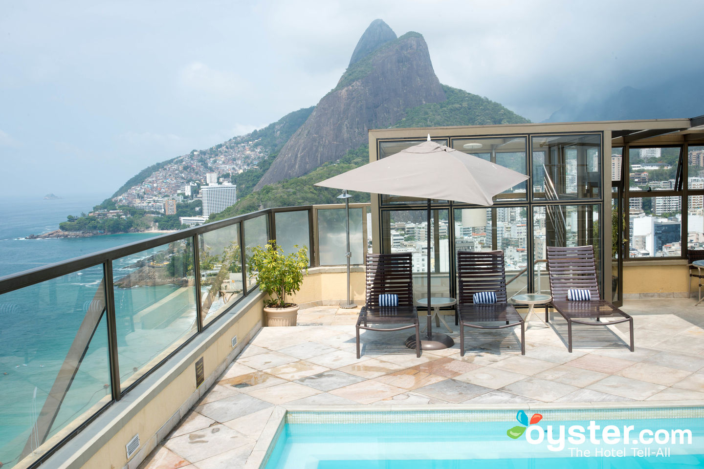 Vista da piscina do Marina Palace