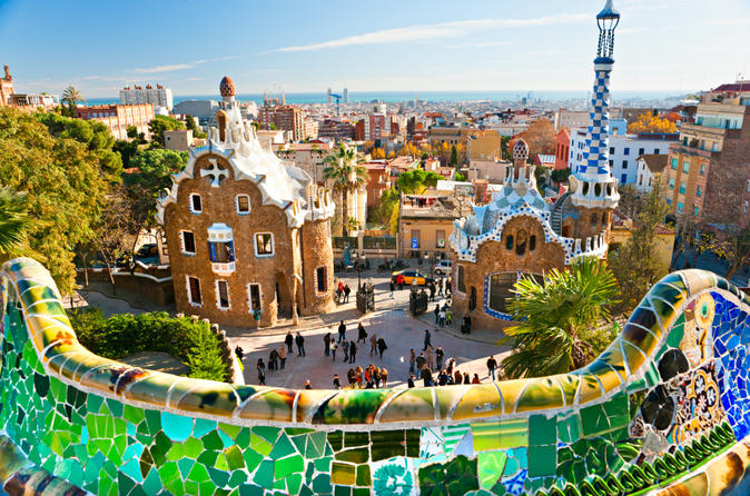 Barcelona Modernism and Gaudi Walking Tour/Viator