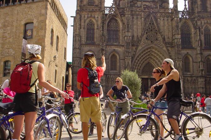 Barcelona Tour de medio día en bicicleta / Viator