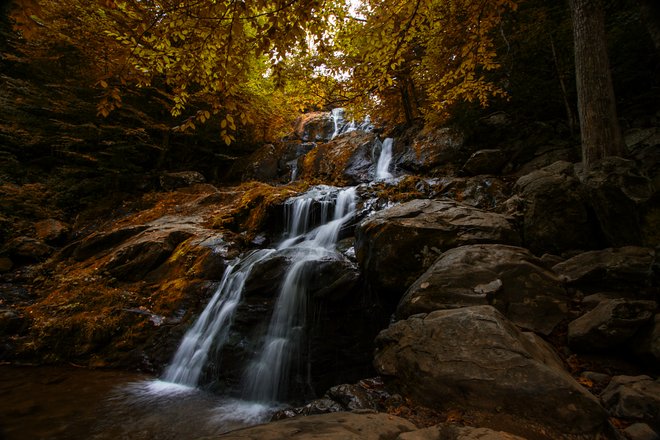 Dark Hollow Falls, Parque Nacional de Shenandoah, na Virgínia; Jim Lukach / Flickr