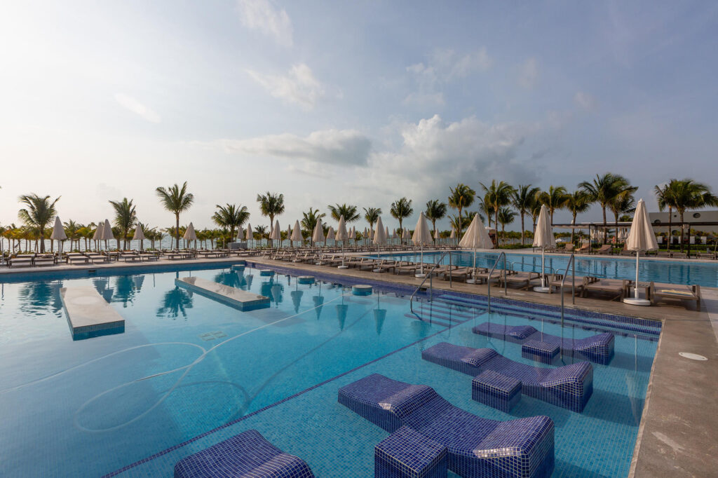 Pool at the Hotel Riu Palace Costa Mujeres