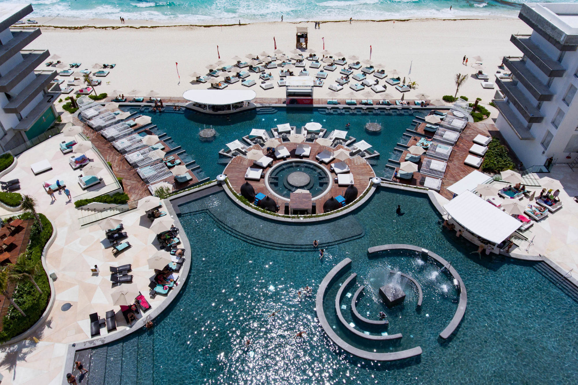 The pool and swim-up bar at Melody Maker Cancun