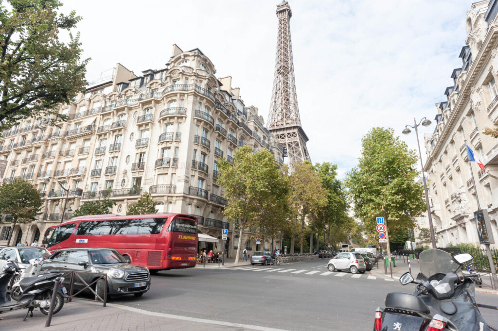 Streetview in front of Pullman Paris Tour Eiffel